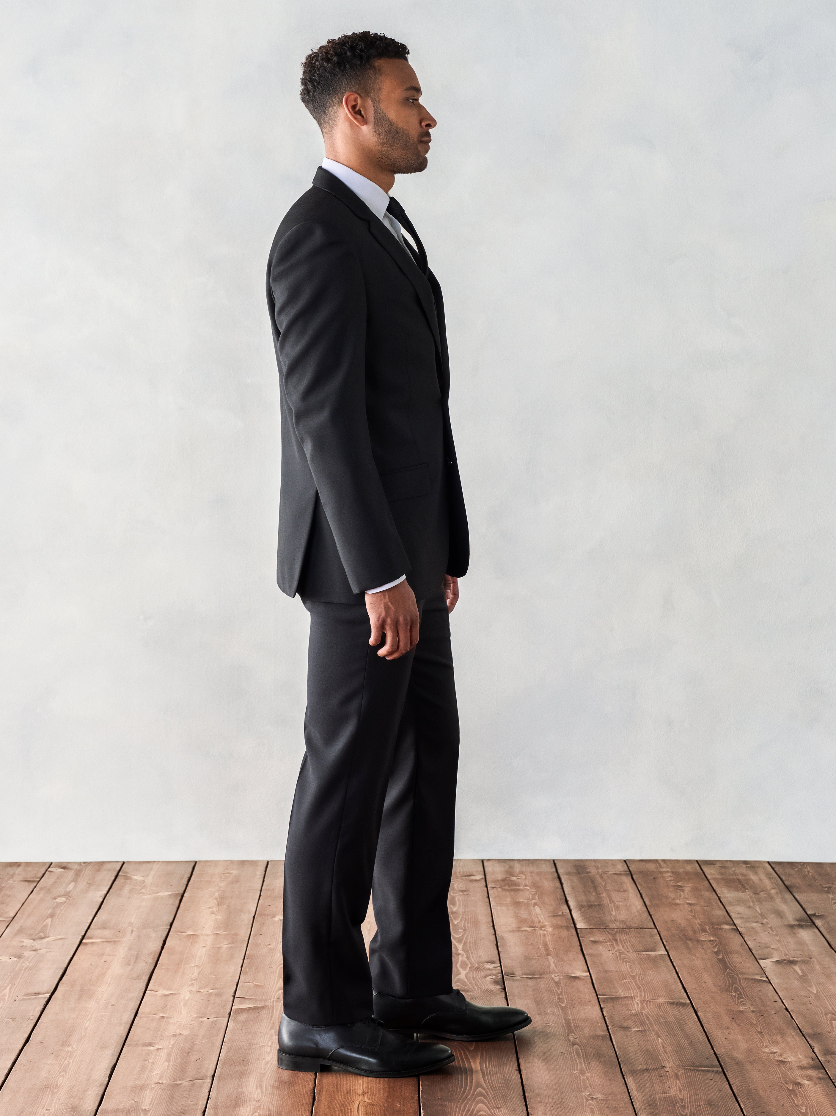 Should You Wear A Black Shirt? (Classic Men's Style Tips) | Gentleman's  Gazette